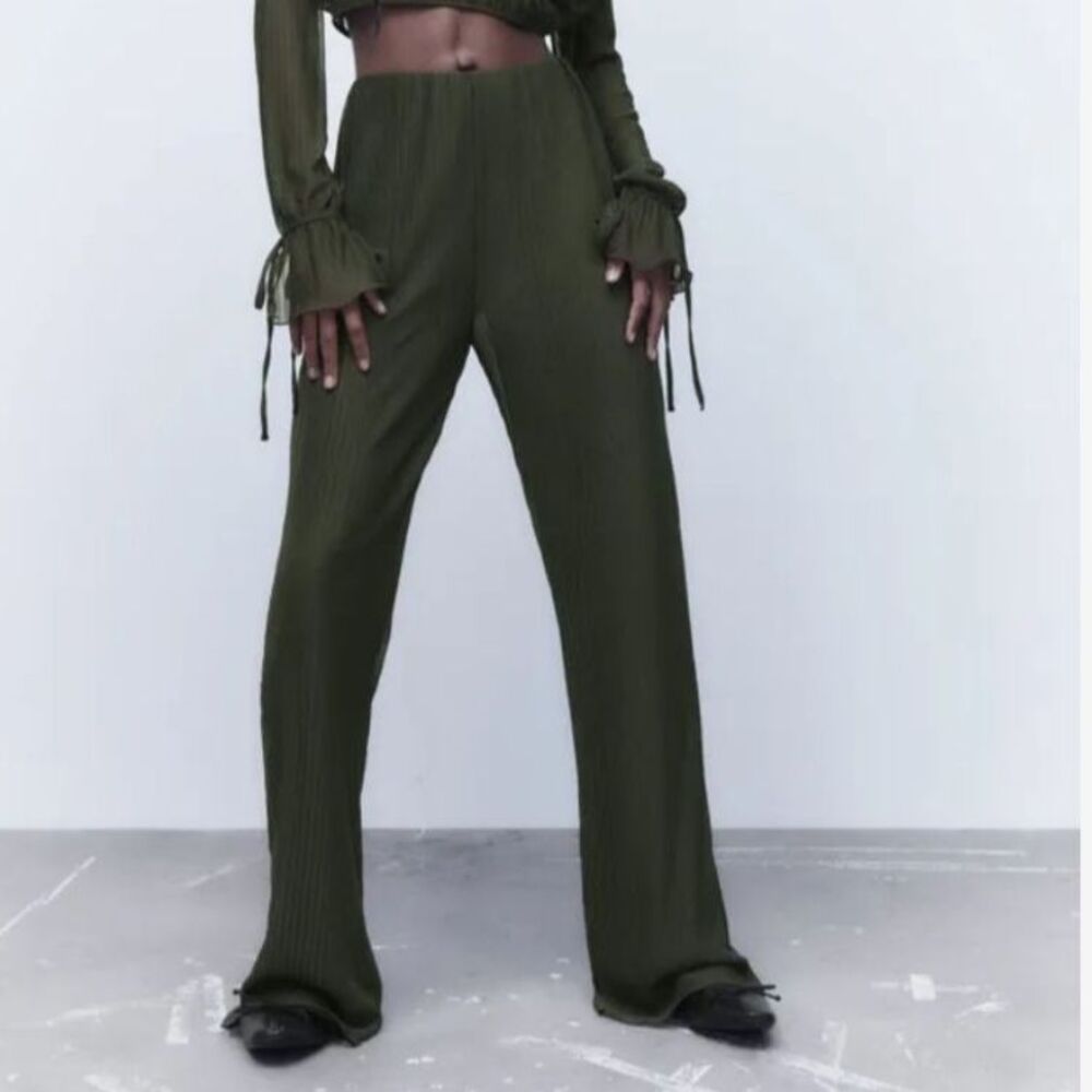 Zara Flared Pleated Pants High waisted flare pants with elastic waist Sz Large